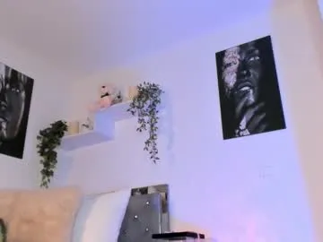 milyy_vermont – webcam model profile photo Image 13