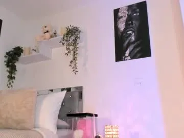 milyy_vermont – webcam model profile photo Image 18