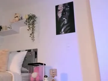 milyy_vermont – webcam model profile photo Image 19