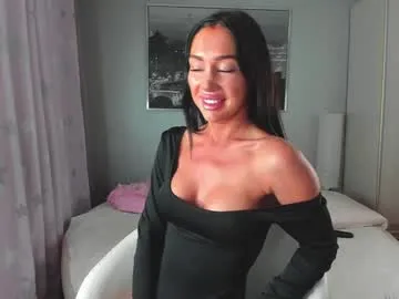 super_peach – webcam model profile photo Image 9