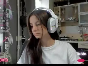 little_poetry – webcam model profile photo Image 3