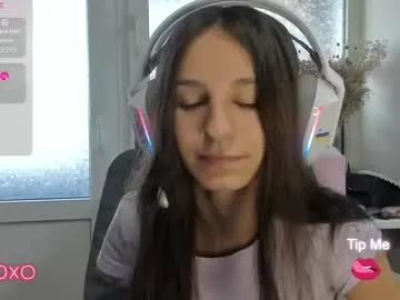 little_poetry – webcam model profile photo Image 7