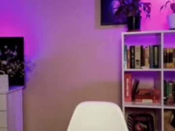 shiny_lily – webcam model profile photo Image 17