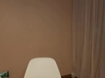 shiny_lily – webcam model profile photo Image 7