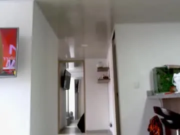 pinkypuppa – webcam model profile photo Image 6