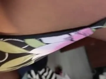 milavalentinax – webcam model profile photo Image 14