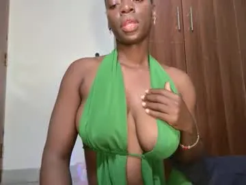 milavalentinax – webcam model profile photo Image 17