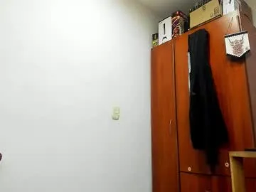 petites_perles – webcam model profile photo Image 17