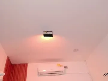 zoey_it – webcam model profile photo Image 4