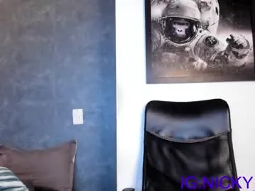 sexy_hot_friends_ – webcam model profile photo Image 3