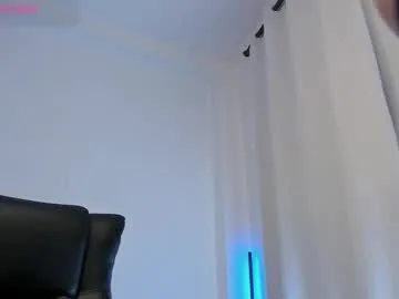 LacyPink – webcam model profile photo Image 11