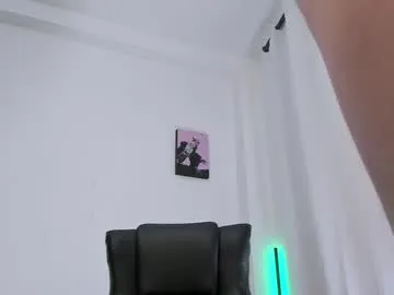 LacyPink – webcam model profile photo Image 7