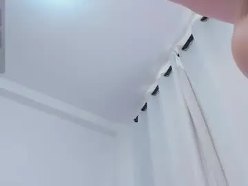 LacyPink – webcam model profile photo Image 8