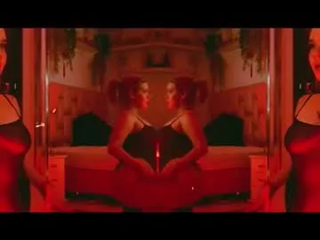 littlejennifer18 – webcam model profile photo Image 19