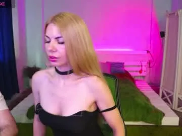 sweetyoops – webcam model profile photo Image 3