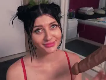 astridwet – webcam model profile photo Image 3