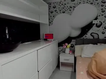 blue_bow – webcam model profile photo Image 16