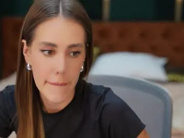 crysta_liza – webcam model profile photo Image 13