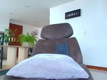 pinkadele – webcam model profile photo Image 14