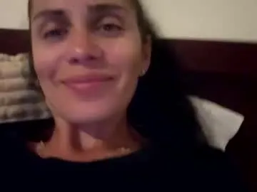 sweetyoops – webcam model profile photo Image 9