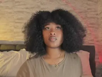 peachylina – webcam model profile photo Image 15