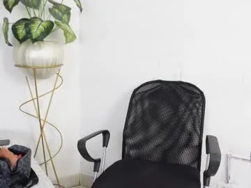 miapearls_ – webcam model profile photo Image 17