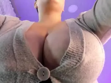 sweetyoops – webcam model profile photo Image 11