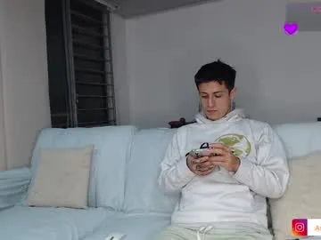 double_magic_ – webcam model profile photo Image 10