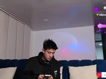 double_magic_ – webcam model profile photo Image 13