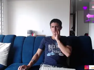 double_magic_ – webcam model profile photo Image 2