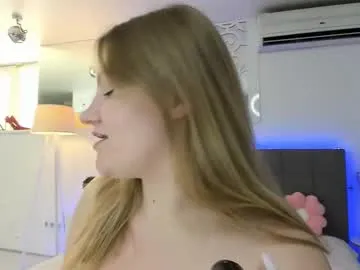 sweetyoops – webcam model profile photo Image 9