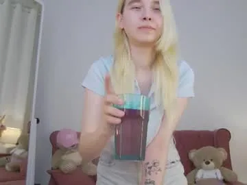 shiny_lily – webcam model profile photo Image 11