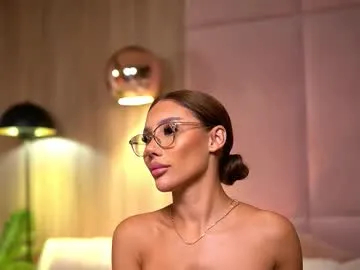 sweetyoops – webcam model profile photo Image 14