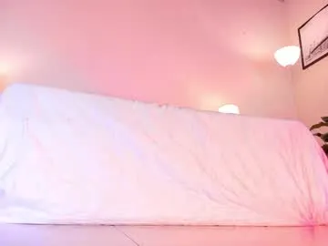 misskiarra – webcam model profile photo Image 13