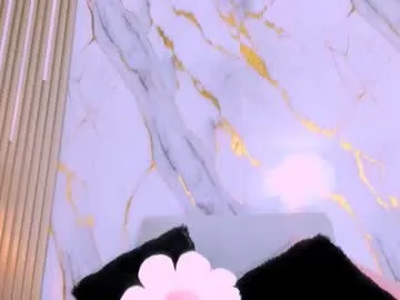 loreeluben – webcam model profile photo Image 4