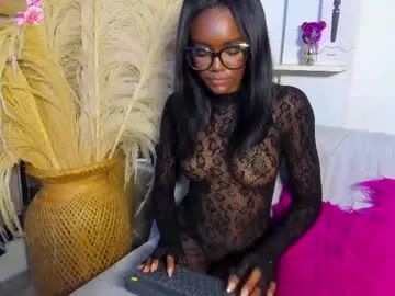 milavalentinax – webcam model profile photo Image 14