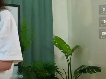 lovesarachristine – webcam model profile photo Image 2