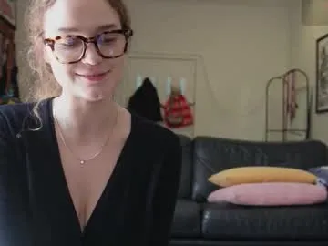 realtryit – webcam model profile photo Image 12