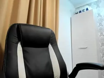 kennasoft – webcam model profile photo Image 3