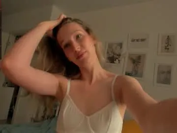 sweetyoops – webcam model profile photo Image 10