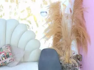 icyhoneybite – webcam model profile photo Image 12