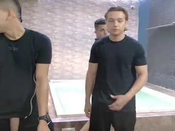 salut_love – webcam model profile photo Image 14