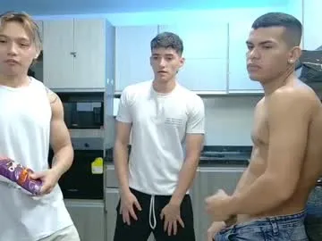 salut_love – webcam model profile photo Image 3