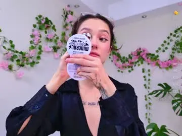 amalyvill – webcam model profile photo Image 11