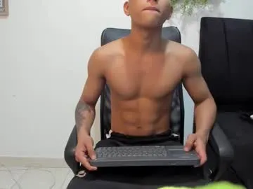 sweetyoops – webcam model profile photo Image 11