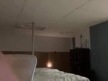 nicdani_1 – webcam model profile photo Image 2