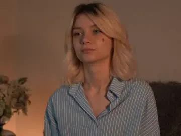 petites_perles – webcam model profile photo Image 7