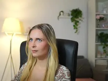 mynameisnikki_ – webcam model profile photo Image 16