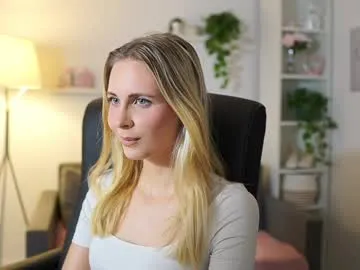 mynameisnikki_ – webcam model profile photo Image 2