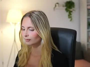 mynameisnikki_ – webcam model profile photo Image 3